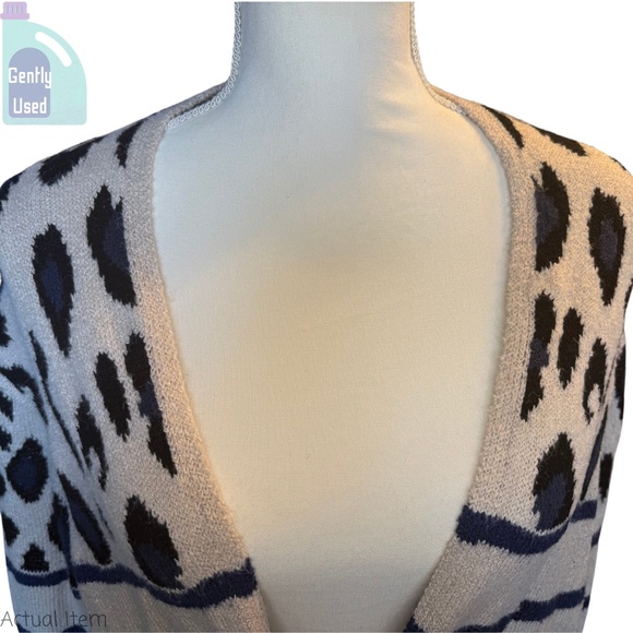 Betsey’s Boutique Shop Animal Leopard Print Cardigan Sweater Size Large - Picture 3 of 6
